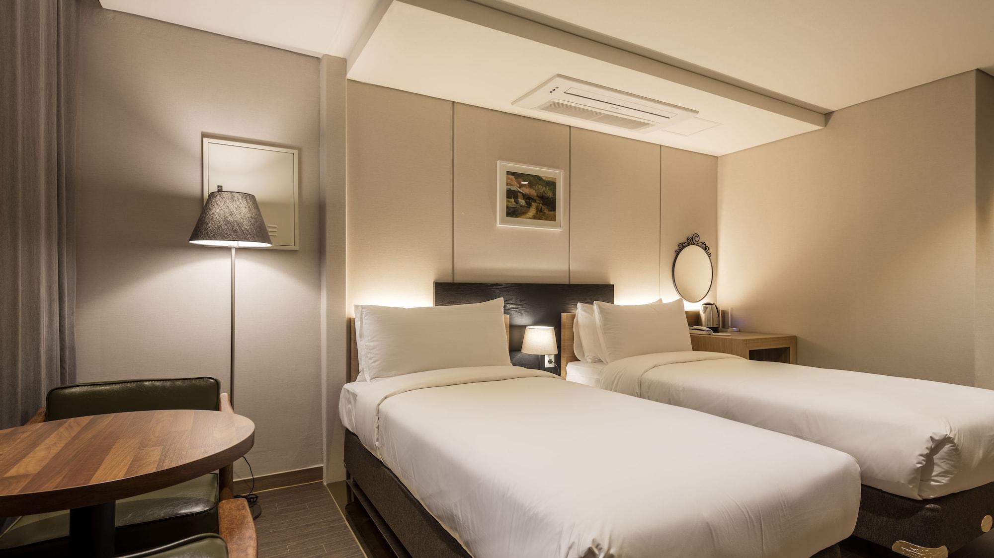 The First Stay Hotel Seoul Exterior photo